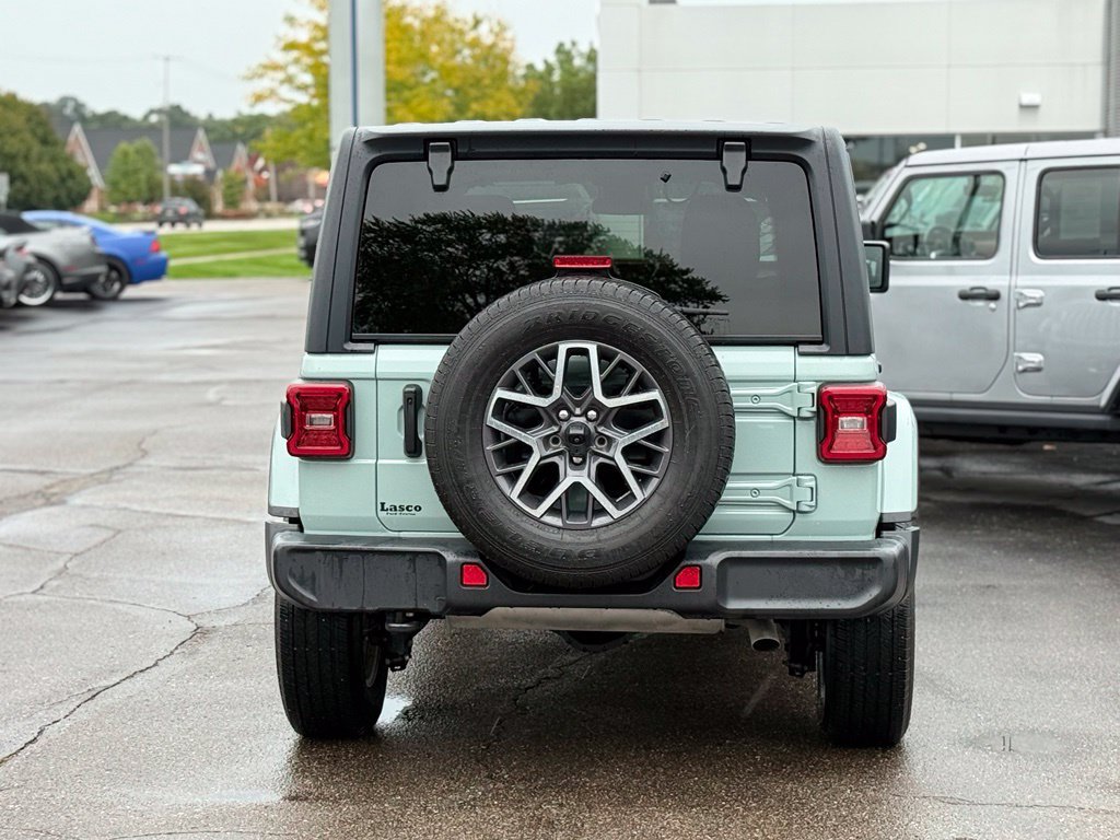 Used 2024 Jeep Wrangler Unlimited Sahara AWD/4WD image 35