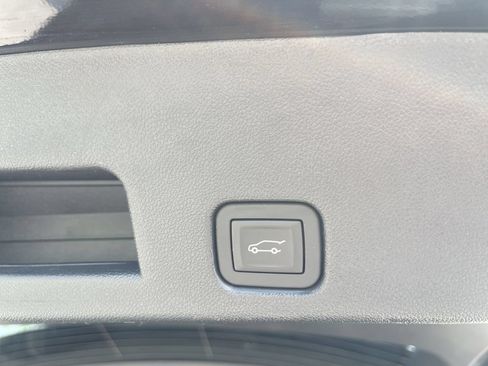 Used 2025 Buick Enclave Sport Touring AWD/4WD image 17
