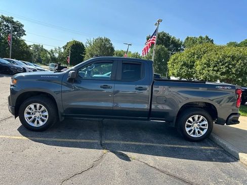 Used 2019 Chevrolet Silverado 1500 Custom w/ Custom Value Package AWD/4WD image 4