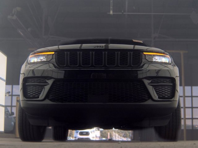 Used 2024 Jeep Grand Cherokee Altitude AWD/4WD image 6