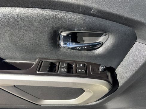 Used 2020 Nissan Titan SV w/ SV Convenience Package image 23
