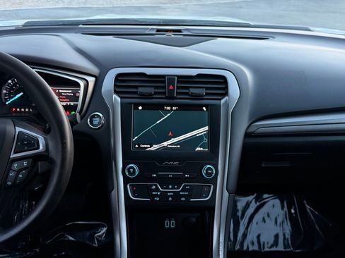 Used 2019 Ford Fusion SE FWD image 26