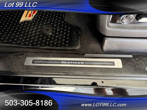 Used 2017 Cadillac Escalade Platinum image 45