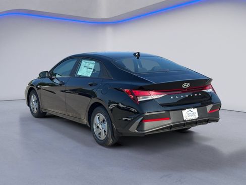 New 2026 Hyundai Elantra SE FWD image 6