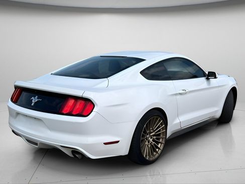 Used 2017 Ford Mustang Coupe RWD image 5