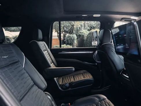 Used 2025 Cadillac Escalade ESV V AWD/4WD image 20