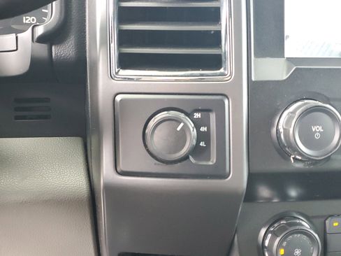 Used 2020 Ford F150 XLT image 24