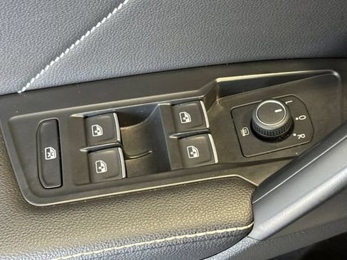 Used 2023 Volkswagen Tiguan SE FWD image 12