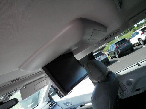 Used 2025 Toyota Sienna XLE w/ XLE Plus Package AWD/4WD image 33