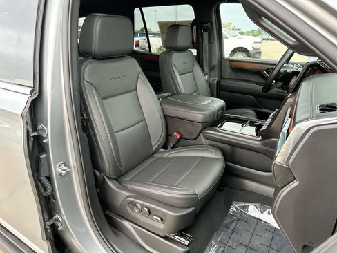 Used 2025 GMC Yukon Denali AWD/4WD image 25