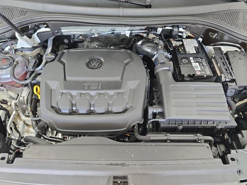 Used 2024 Volkswagen Tiguan SE R-Line image 32