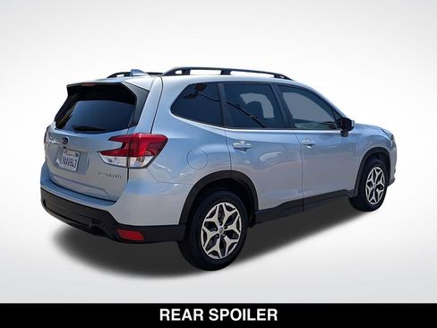 Used 2022 Subaru Forester Premium AWD/4WD image 9