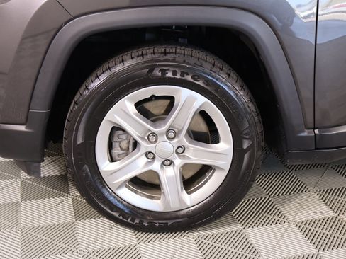 Used 2024 Jeep Compass Latitude AWD/4WD image 16