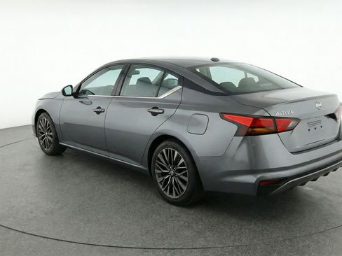 Used 2025 Nissan Altima 2.5 SV FWD image 6
