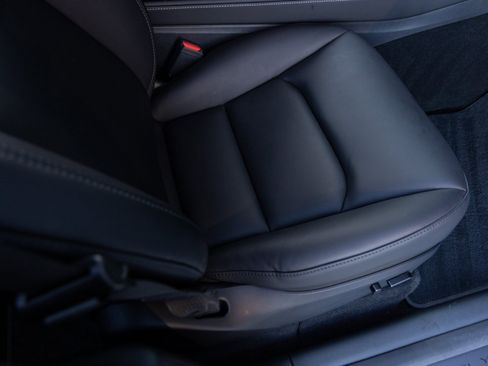 Used 2023 Tesla Model Y Performance image 31