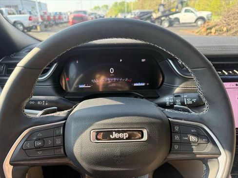 Certified 2024 Jeep Grand Cherokee Limited AWD/4WD image 22