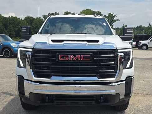 Used 2024 GMC Sierra 2500 Pro w/ Convenience Package AWD/4WD image 8