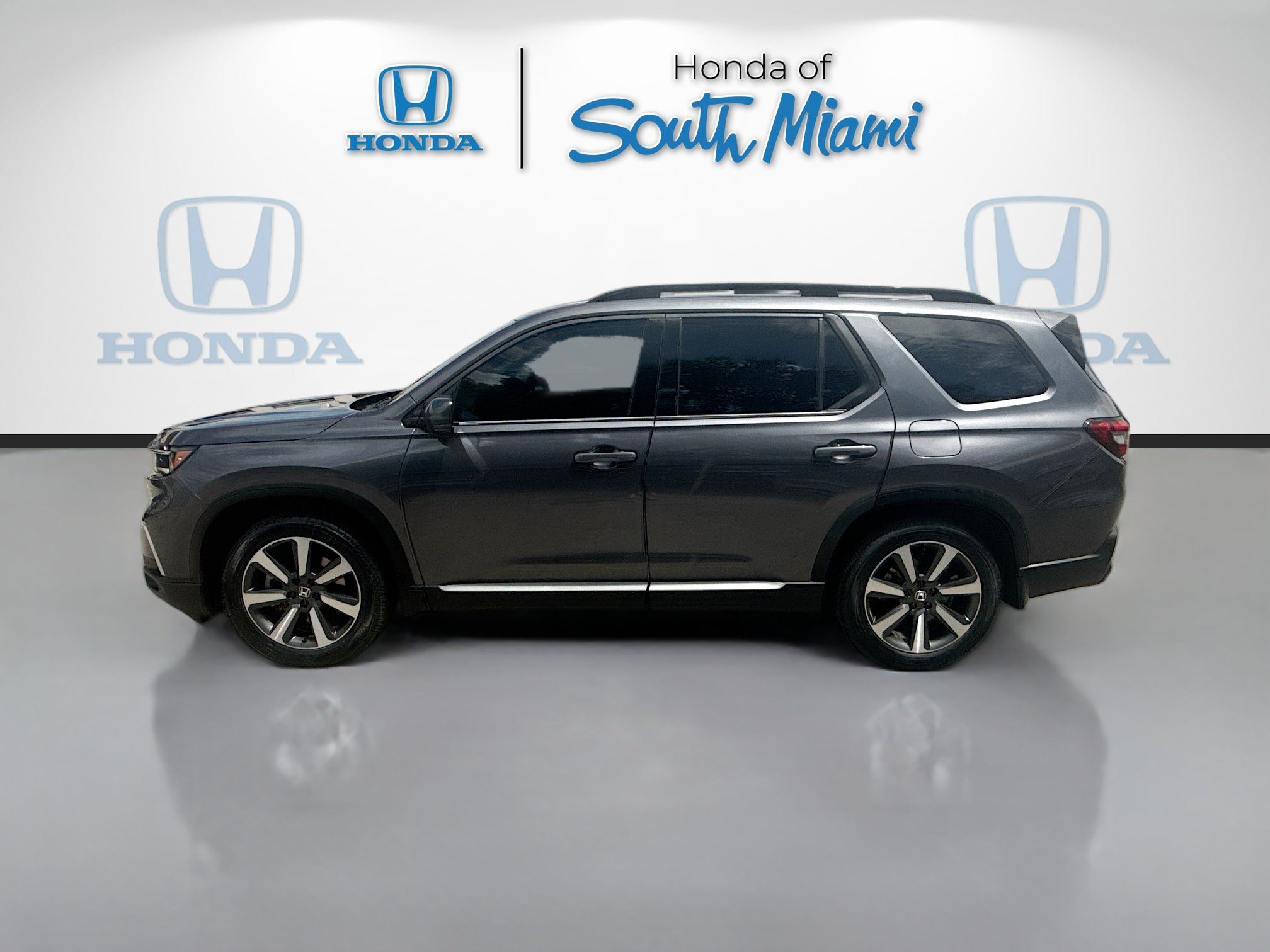 Certified 2023 Honda Pilot Touring image 4