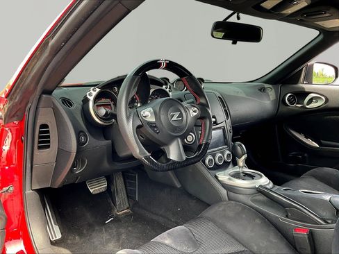 Used 2017 Nissan 370Z Coupe RWD image 12