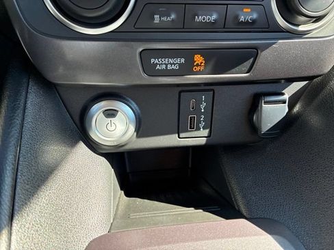 Certified 2025 Nissan Leaf S FWD image 33