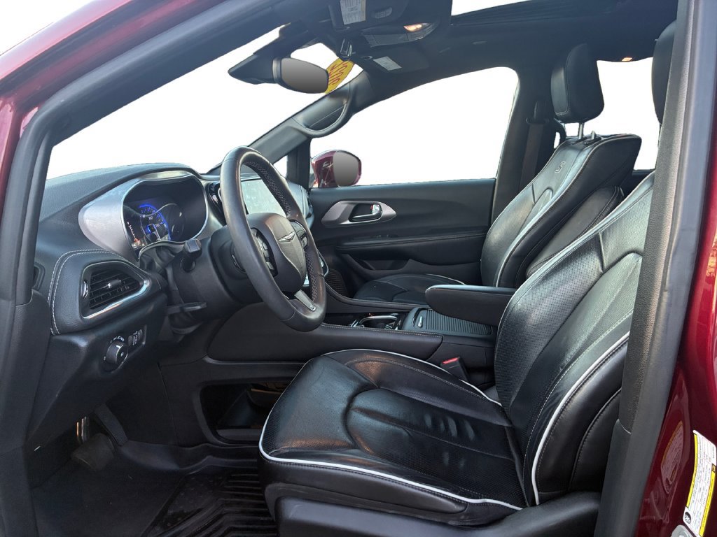 Used 2022 Chrysler Pacifica Limited w/ Uconnect Theater Family Group FWD image 22