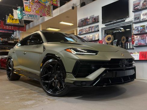 Used 2024 Lamborghini Urus S AWD/4WD image 1