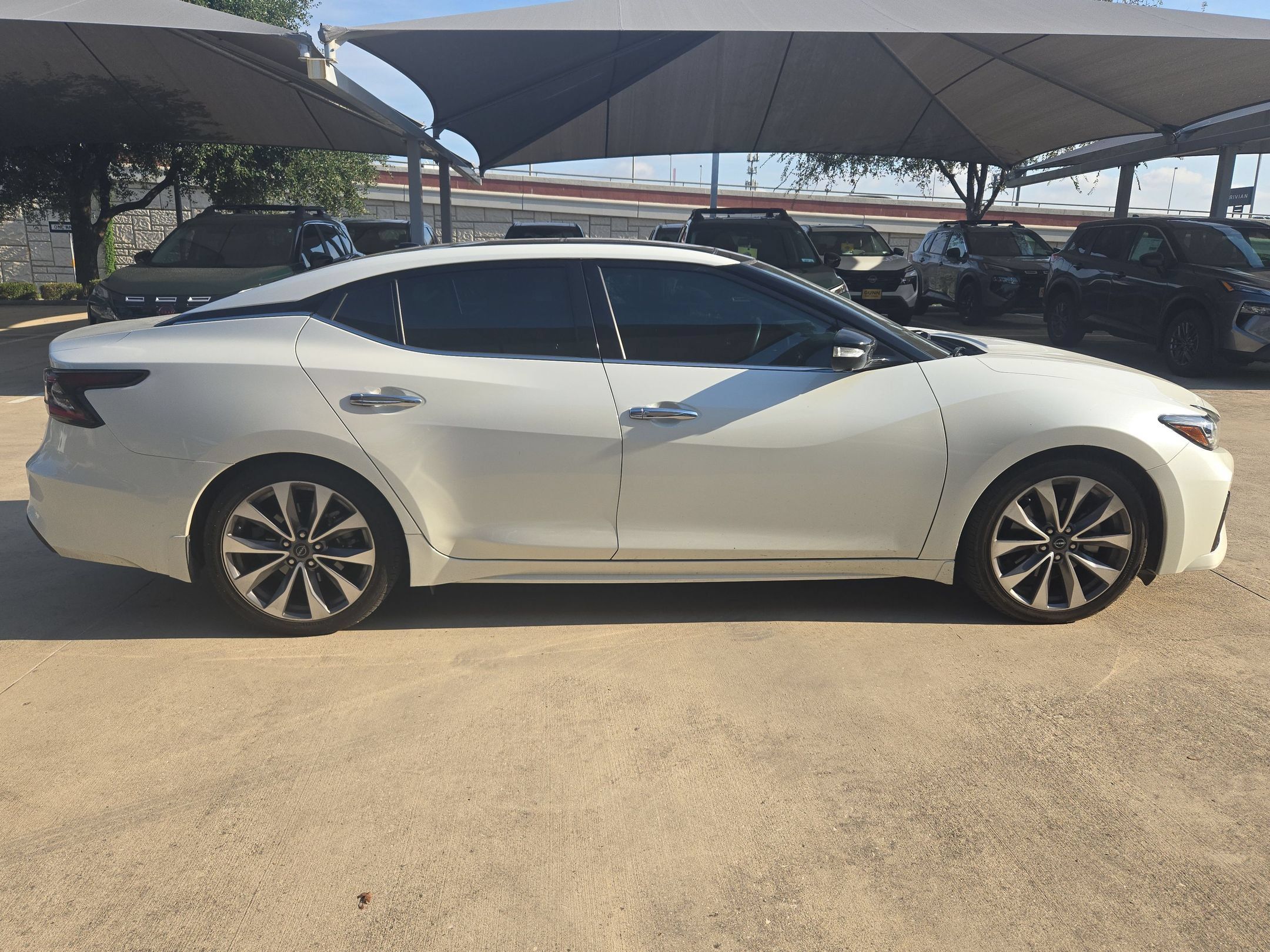 Used 2023 Nissan Maxima Platinum w/ Sport Mat Group FWD image 2