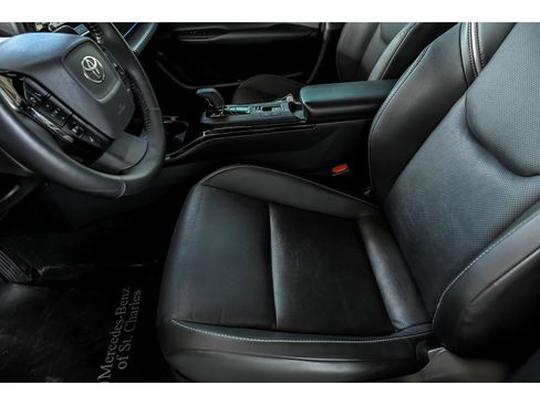 Used 2024 Toyota Prius XLE AWD/4WD image 9