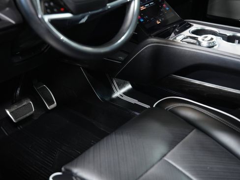 Used 2026 Cadillac Vistiq Platinum w/ LPO, Floor Liner Package AWD/4WD image 49