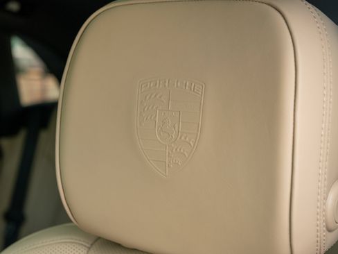 Certified 2024 Porsche Macan AWD/4WD image 47