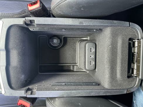 Used 2017 Chrysler 300 Limited RWD image 27