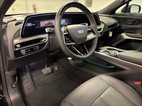 New 2025 Cadillac Lyriq Luxury image 32
