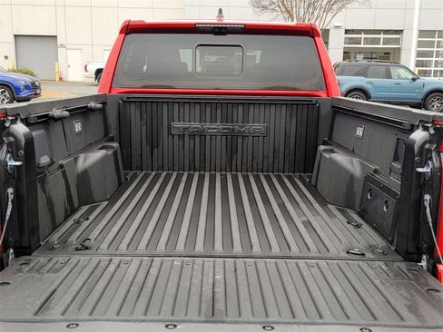 Used 2025 Toyota Tacoma image 9