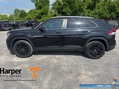 Used 2023 Volkswagen Atlas Cross Sport SE image 2