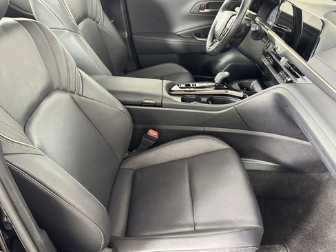 Used 2025 Toyota Crown image 8