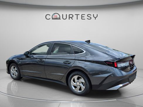 New 2026 Hyundai Sonata SE FWD image 3