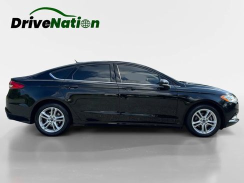 Used 2018 Ford Fusion SE w/ Fusion SE Technology Package FWD image 4