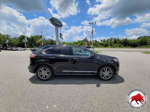 Certified 2019 Ford Edge Titanium w/ Equipment Group 301A FWD image 6