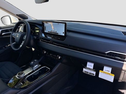 New 2026 Mitsubishi Outlander SE image 32