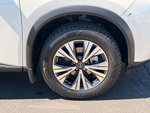 Certified 2023 Nissan Rogue SV FWD image 9