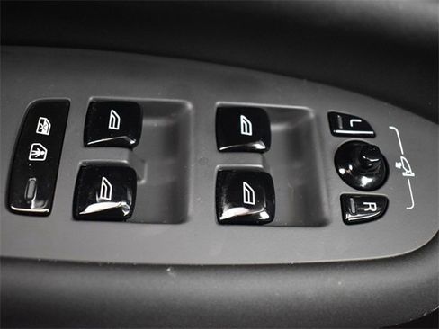 Used 2025 Volvo XC90 B5 Plus w/ Protection Package Premier image 28