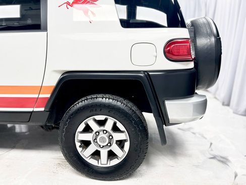 Used 2014 Toyota FJ Cruiser 4WD image 11