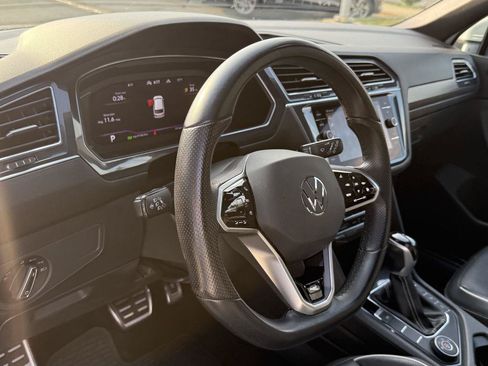 Used 2021 Volkswagen Tiguan SE w/ Panoramic Sunroof Package AWD/4WD image 8