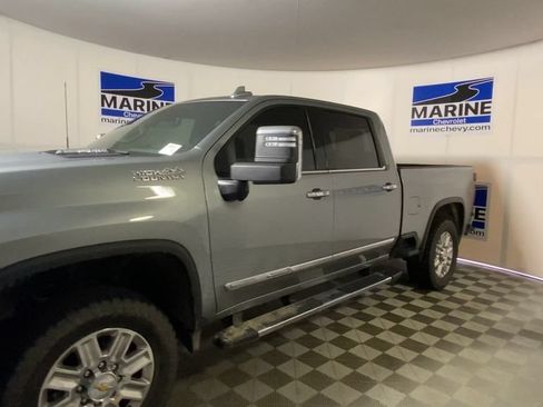 Used 2024 Chevrolet Silverado 2500 High Country w/ High Country Premium Package AWD/4WD image 6
