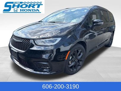 Used 2025 Chrysler Pacifica Limited