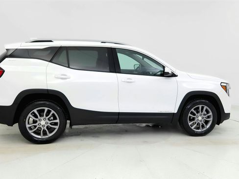 Used 2024 GMC Terrain SLT image 5