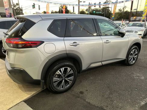 Used 2021 Nissan Rogue SV image 5