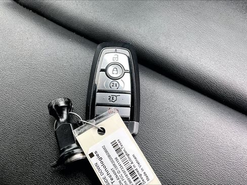 Used 2022 Ford Explorer XLT w/ Equipment Group 202A image 15