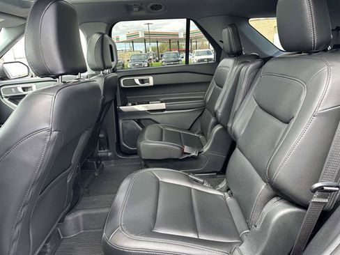 Used 2023 Ford Explorer XLT w/ Equipment Group 202A AWD/4WD image 13