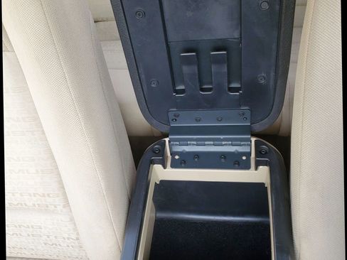 Used 2009 Ford Mustang Deluxe Convertible 2D image 26